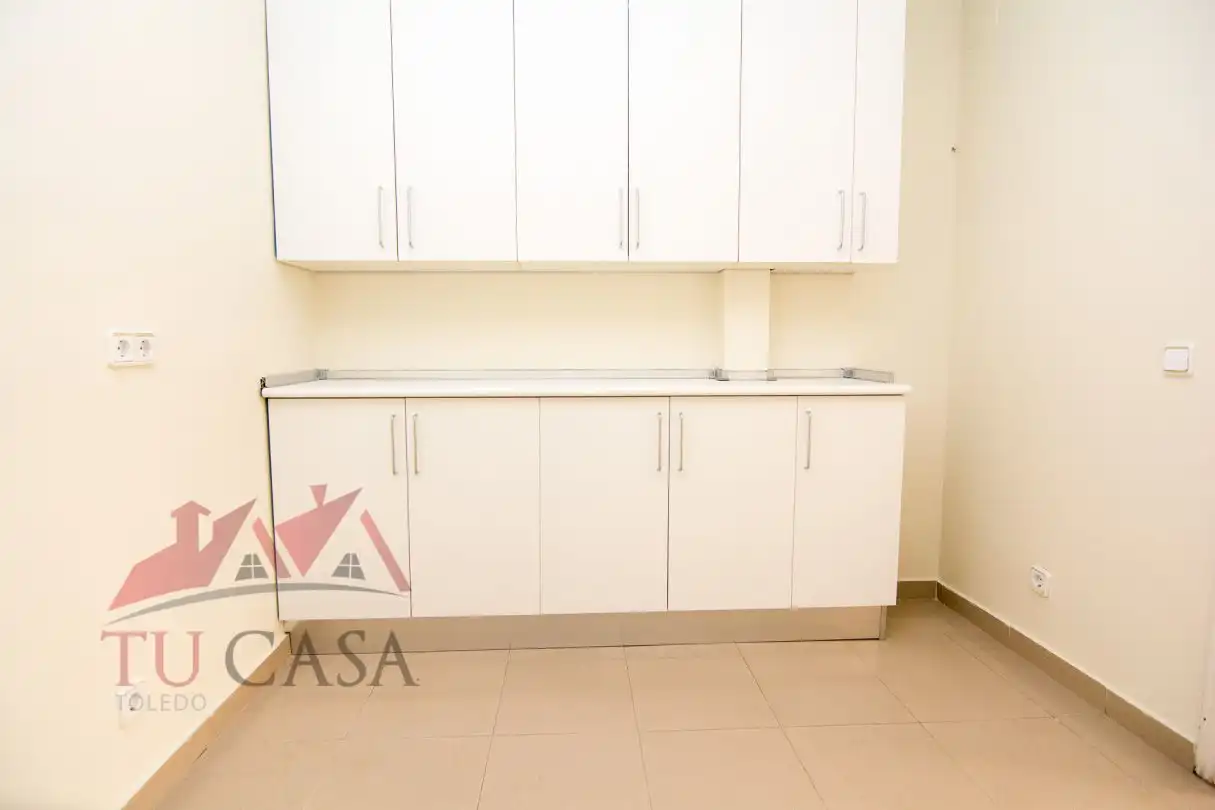 Kitchen of Office for rent in Toledo  with Air Conditioner and Heating