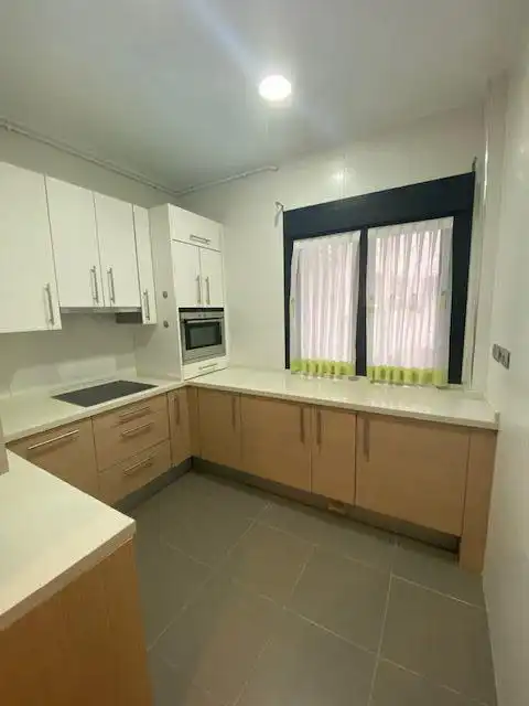 Cocina de Piso en venta en Oviedo  con Calefacción