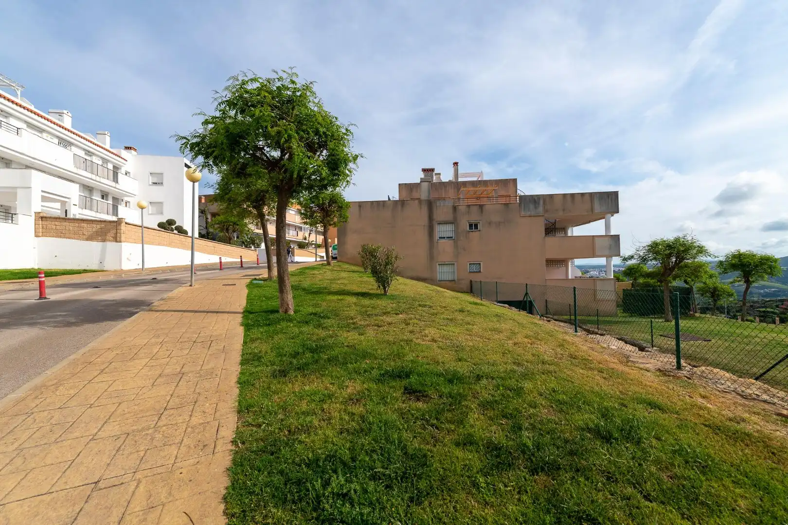 Vista exterior de Pis en venda en Casares amb Aire condicionat, Terrassa i Moblat