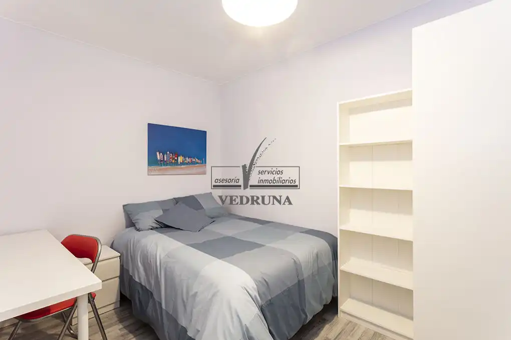 Bedroom of Flat for rent in Zaragoza  with Heating, Oven and Washing machine