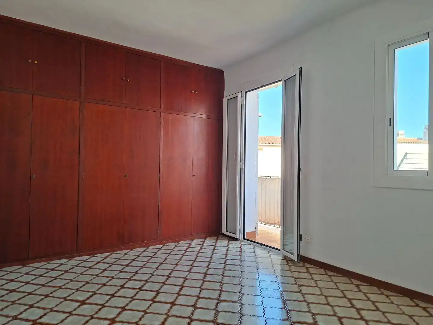 Schlafzimmer von Dachboden zum Verkauf in Sitges mit Balkon
