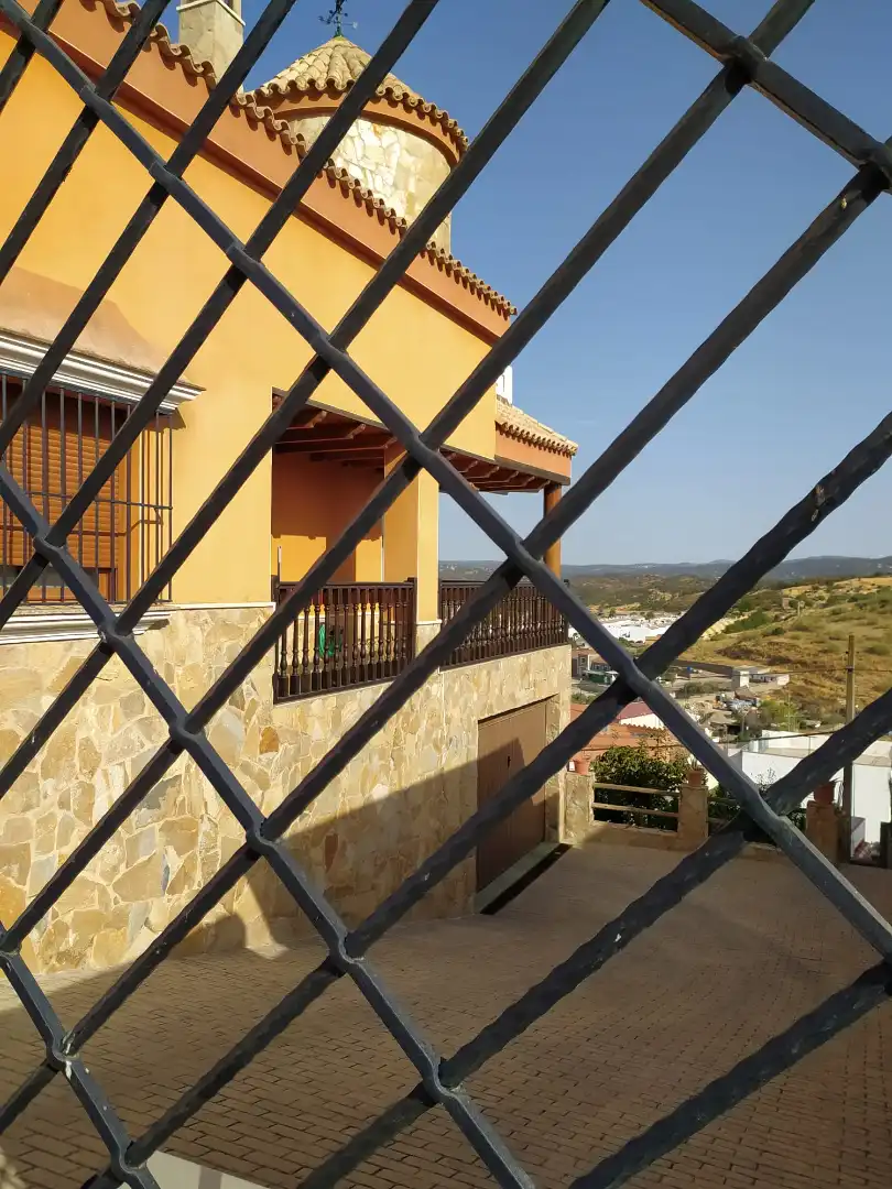 Terrassa de Casa o xalet en venda en Villanueva del Río y Minas amb Aire condicionat, Jardí privat i Terrassa