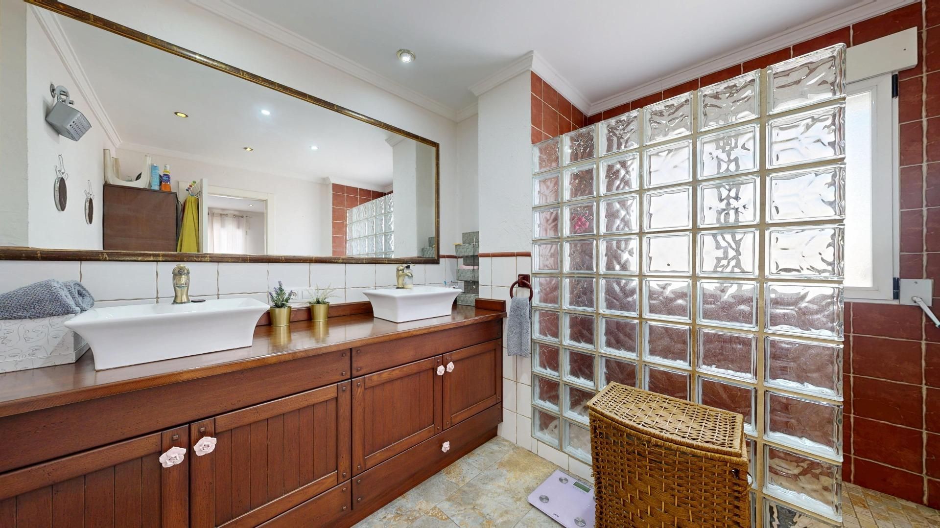 Bathroom of Single-family semi-detached for sale in Paterna  with Air Conditioner, Terrace and Storage room