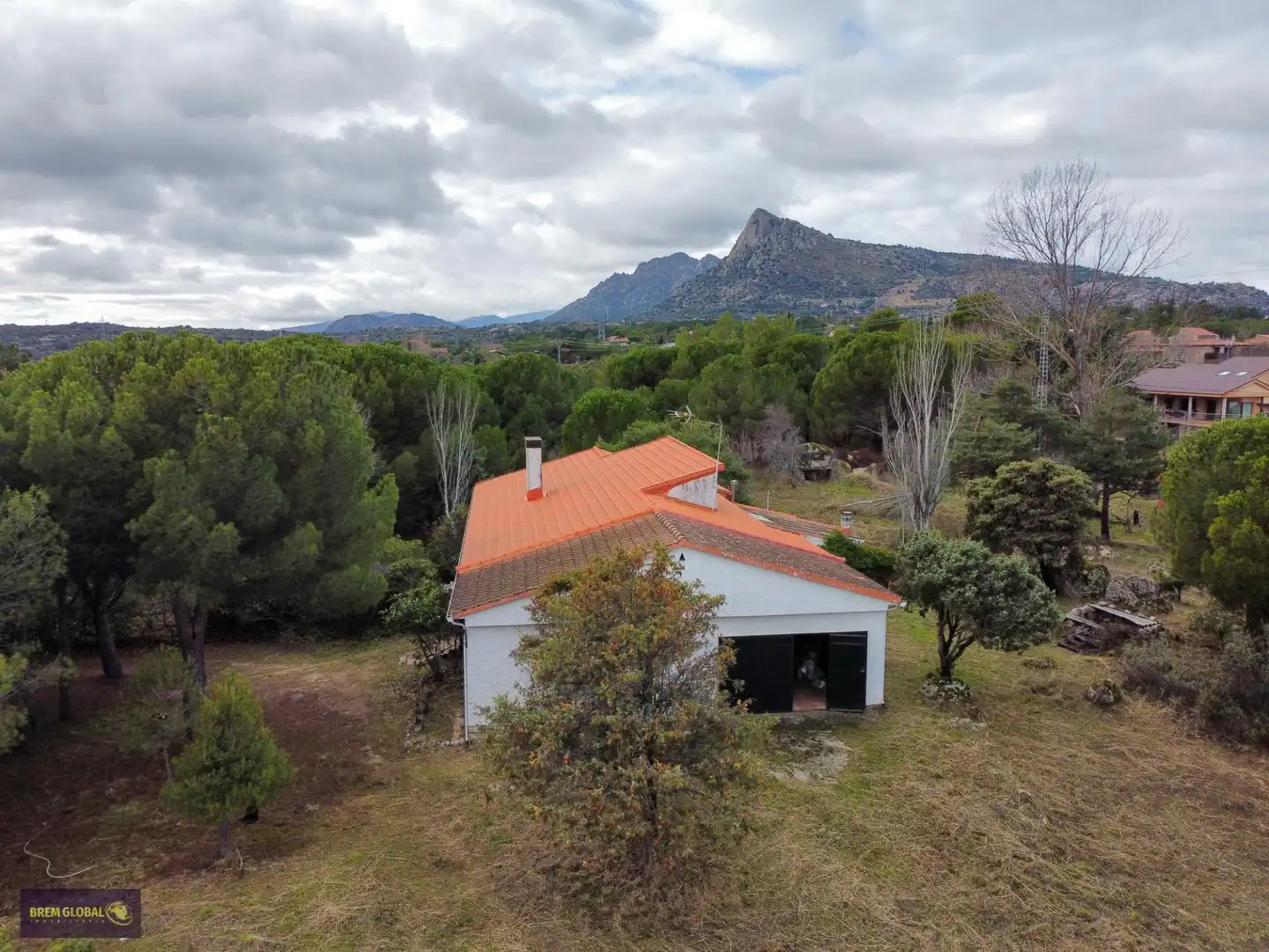 Vista exterior de Casa adosada en venta en El Berrueco con Jardín privado, Trastero y Amueblado