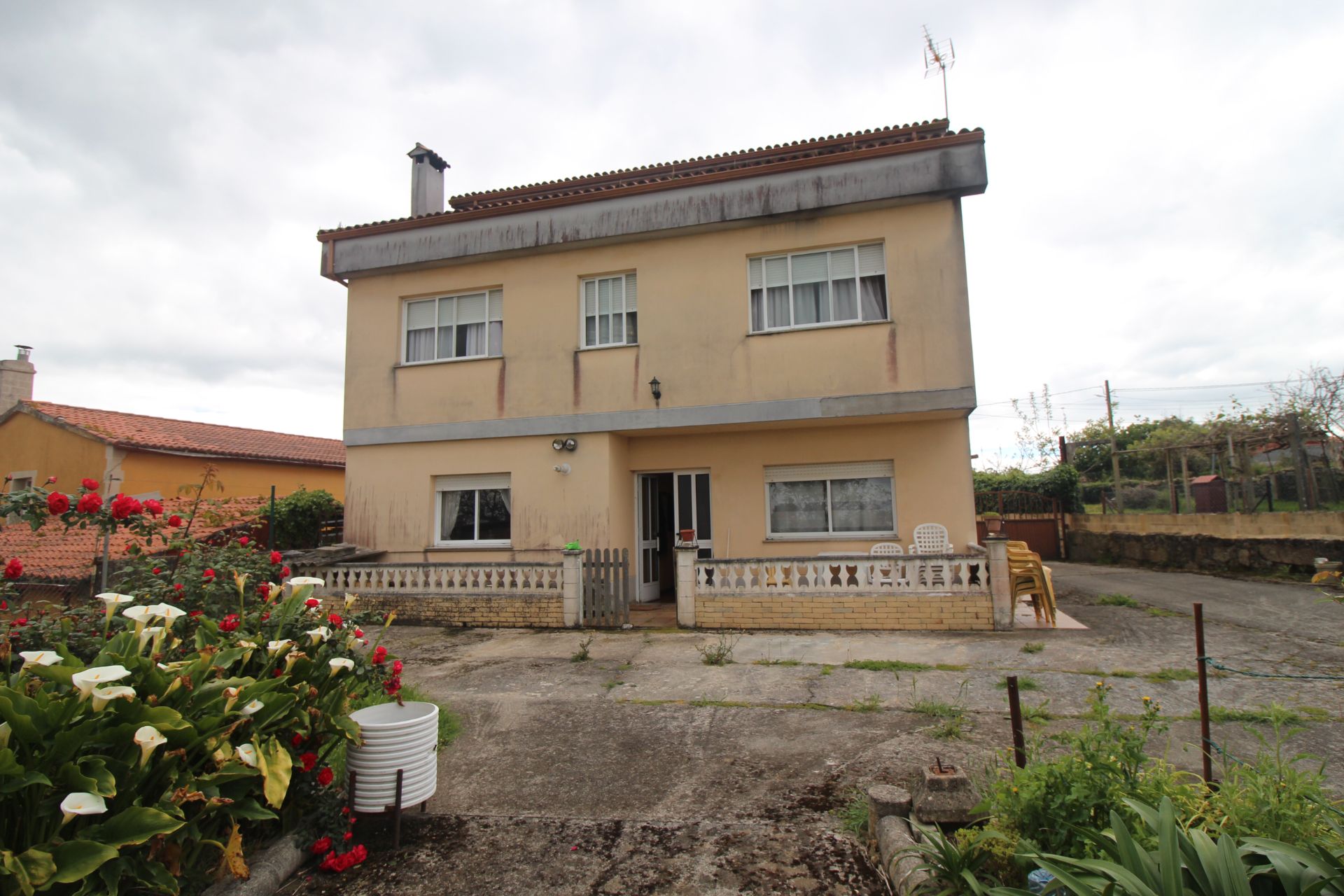 Vista exterior de Casa o xalet en venda en Coirós amb Calefacció, Jardí privat i Traster