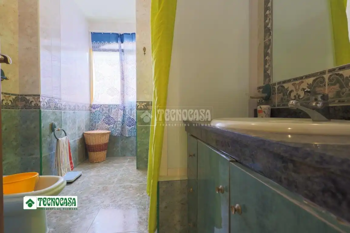 Baño de Piso en venta en Adra con Aire acondicionado, Calefacción y Terraza