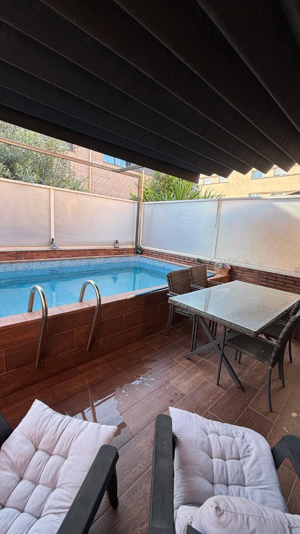 Piscina de Casa adosada en venta en Granollers con Aire acondicionado, Calefacción y Terraza