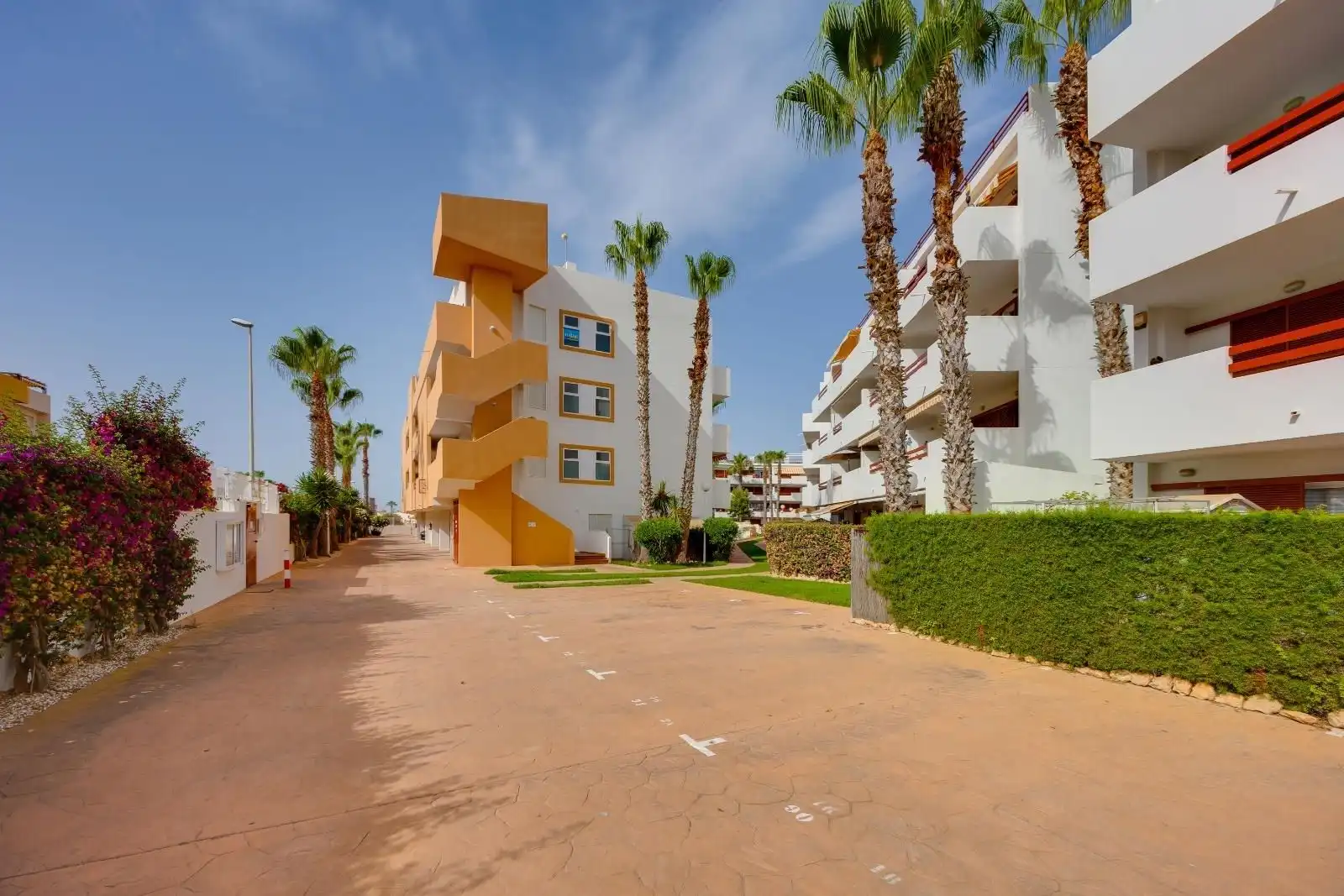 Vista exterior de Apartament en venda en Orihuela amb Terrassa i Piscina comunitària