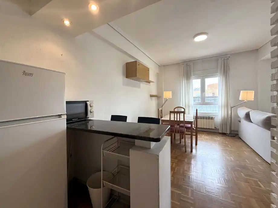 Cuina de Pis en venda en Vitoria - Gasteiz amb Calefacció, Parquet i Moblat