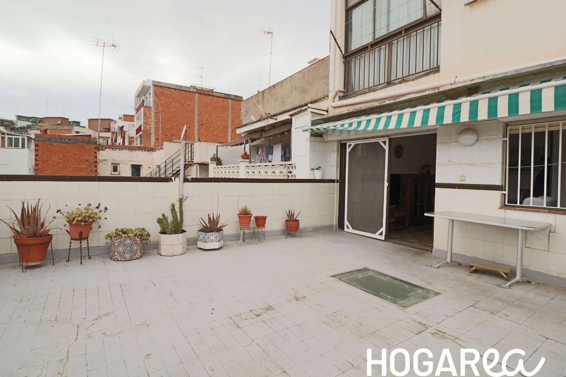 Vista exterior de Piso en venta en Badalona con Calefacción, Terraza y Balcón