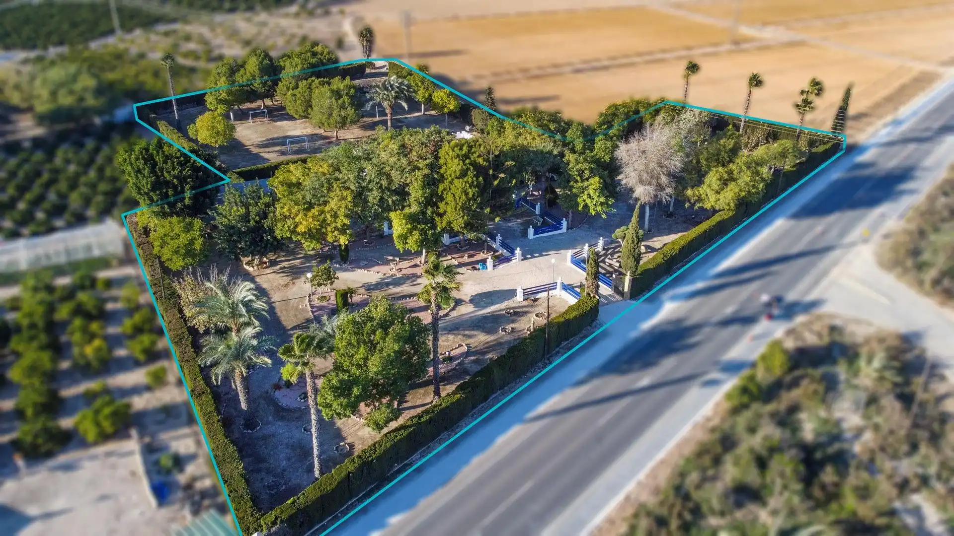 Vista exterior de Casa o xalet en venda en Orihuela amb Jardí privat, Terrassa i Traster