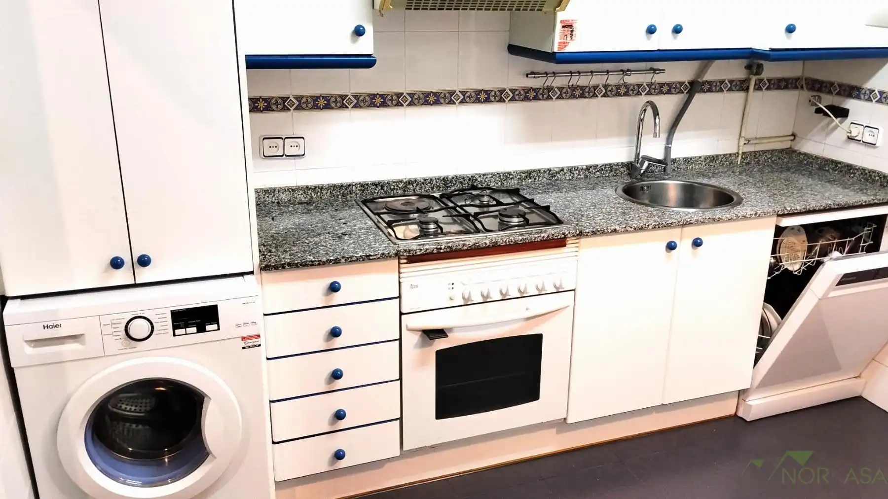 Kitchen of Flat for rent in Oviedo   with Heating, Furnished and Pets allowed