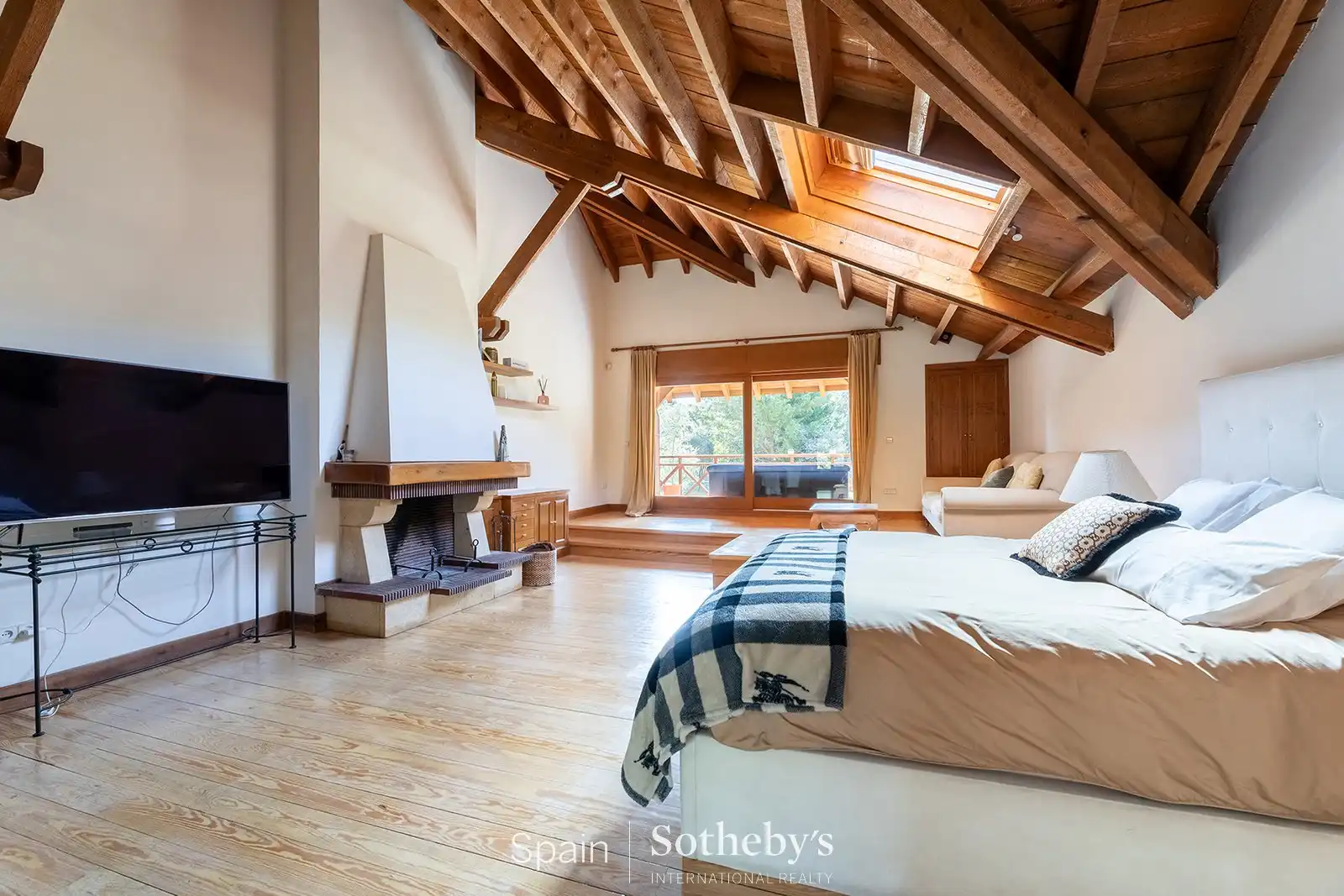 Sala d'estar de Casa o xalet en venda en Pozuelo de Alarcón amb Aire condicionat, Calefacció i Jardí privat