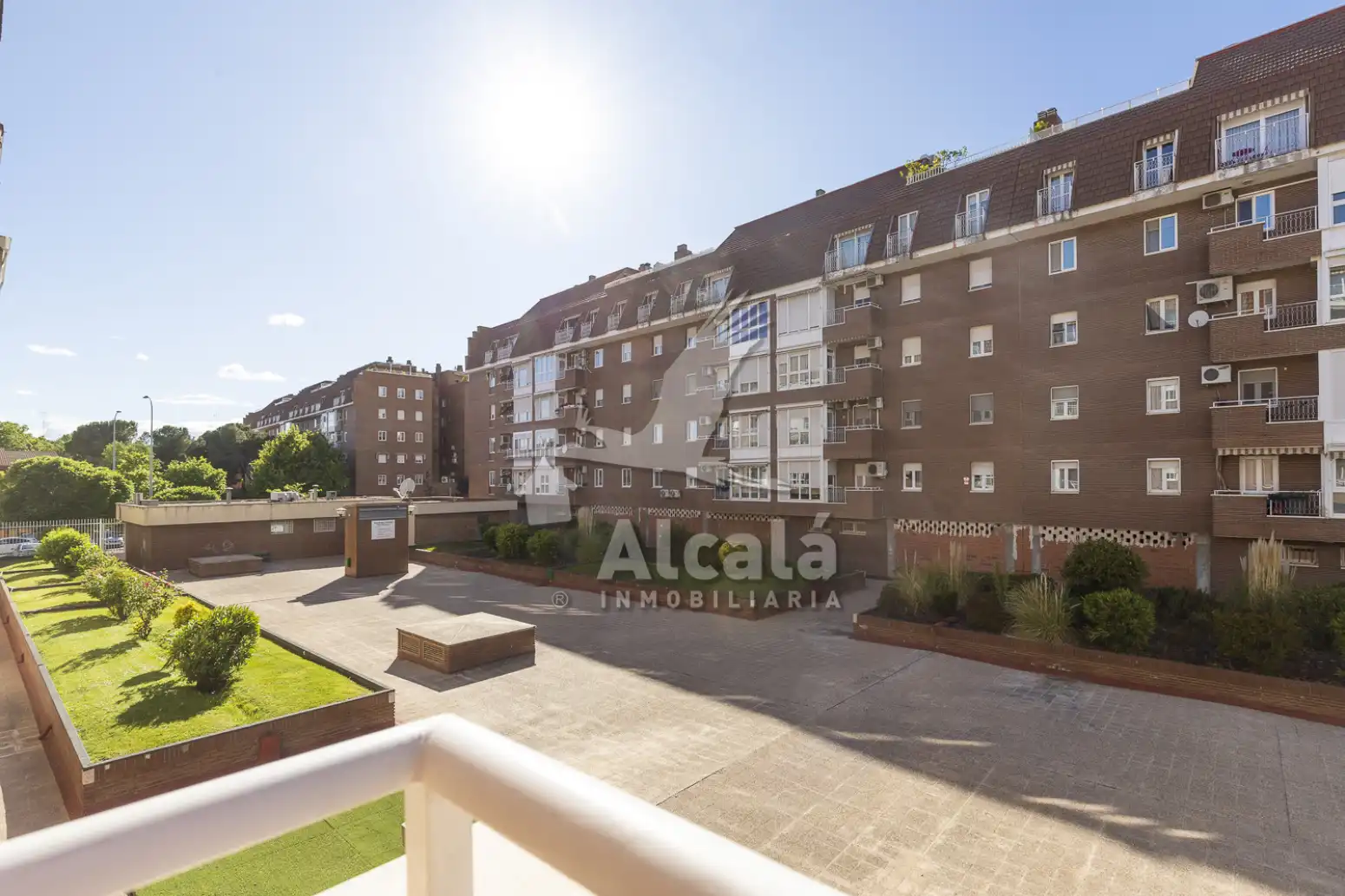 Exterior view of Flat for sale in Alcalá de Henares  with Air Conditioner, Heating and Private garden