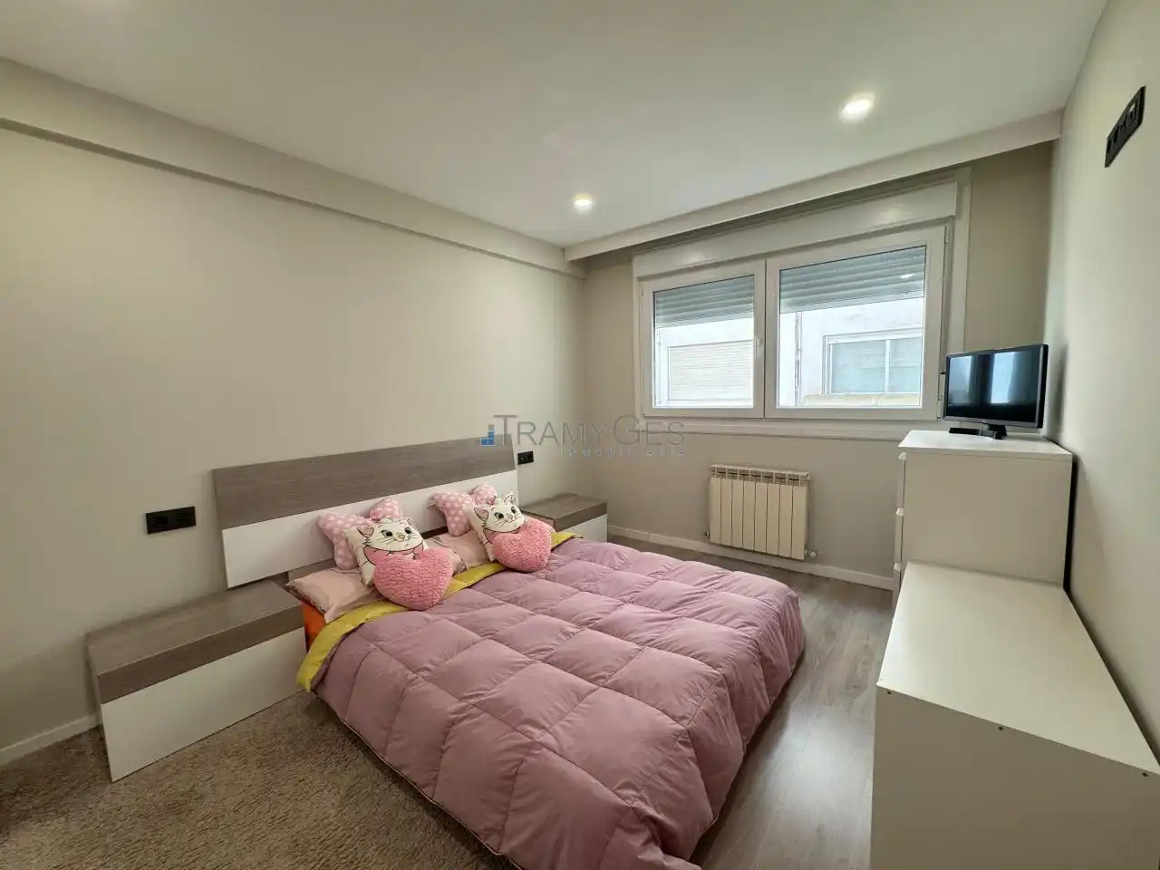 Habitación de Piso en venta en Vigo  con Calefacción, Terraza y Trastero