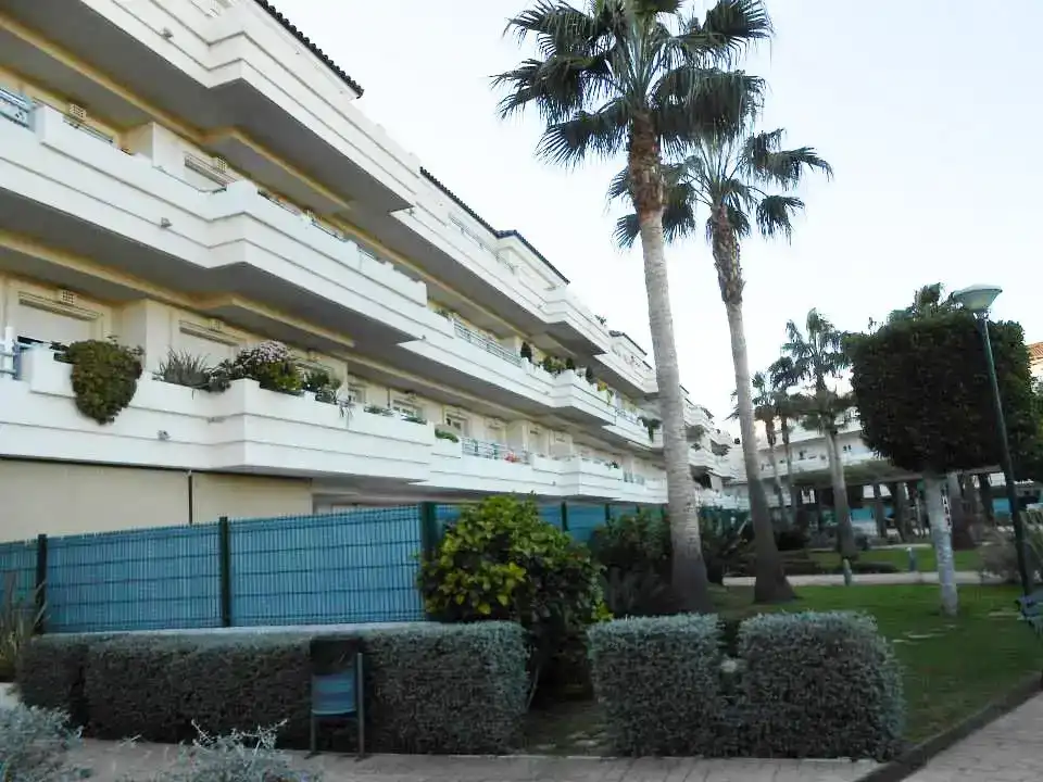 Außenansicht von Wohnung zur Miete in Los Barrios mit Schwimmbad und Balkon