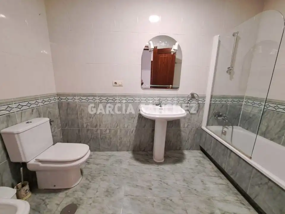 Bathroom of Flat for sale in Boiro  with Terrace, Storage room and Oven