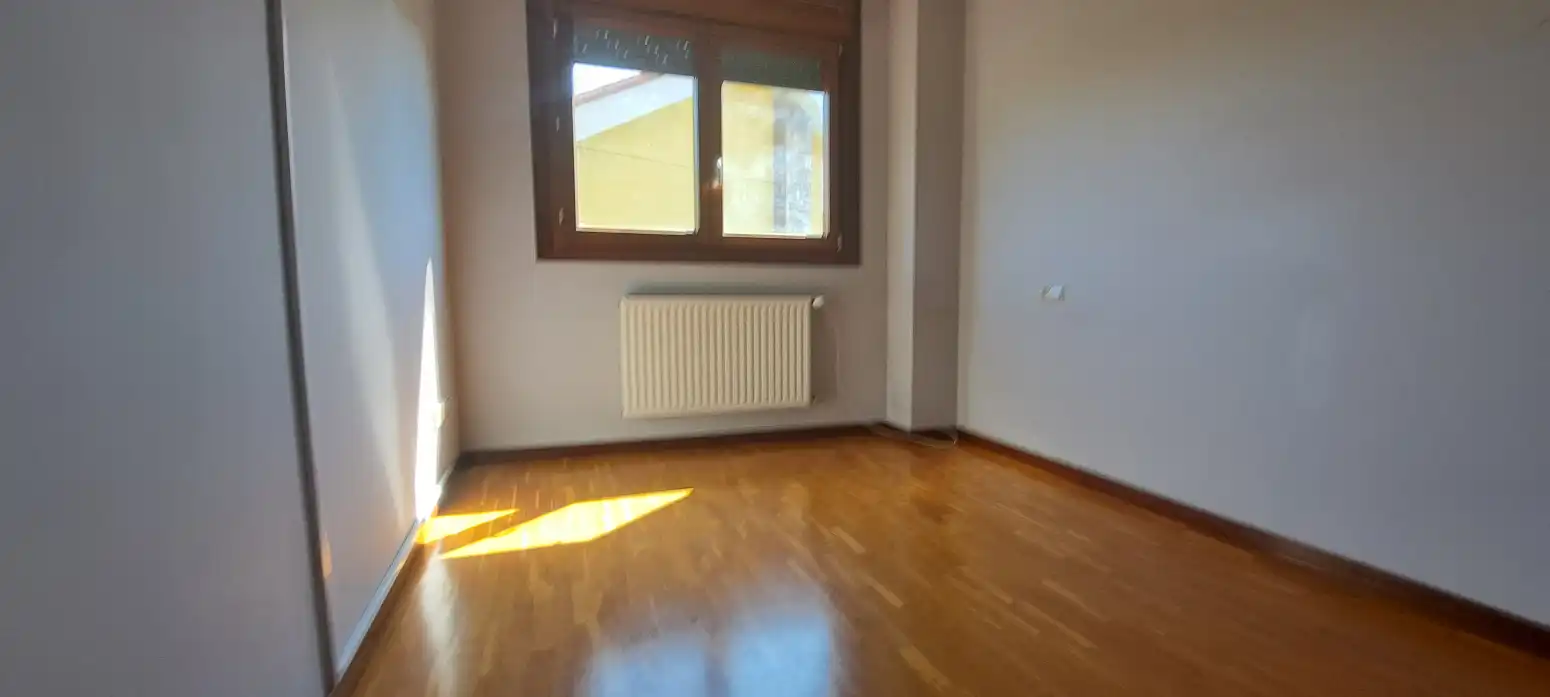 Dormitori de Pis en venda en Gijón  amb Calefacció i Parquet