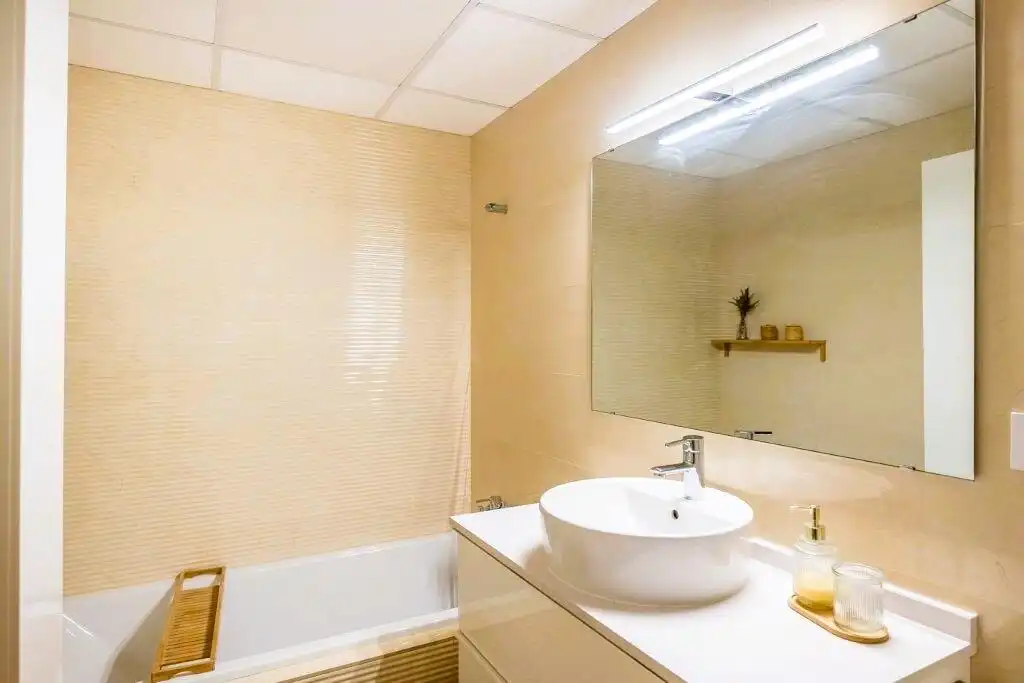 Badezimmer von Wohnung zum Verkauf in Sevilla mit Klimaanlage