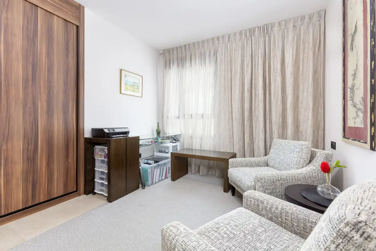 Sala d'estar de Àtic en venda en Marbella amb Aire condicionat, Terrassa i Moblat