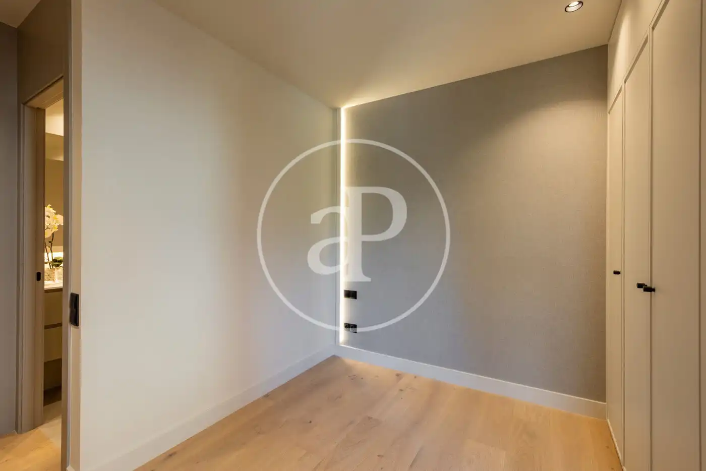 Wohnung zum Verkauf in Barcelona mit Klimaanlage, Heizung und Terrasse