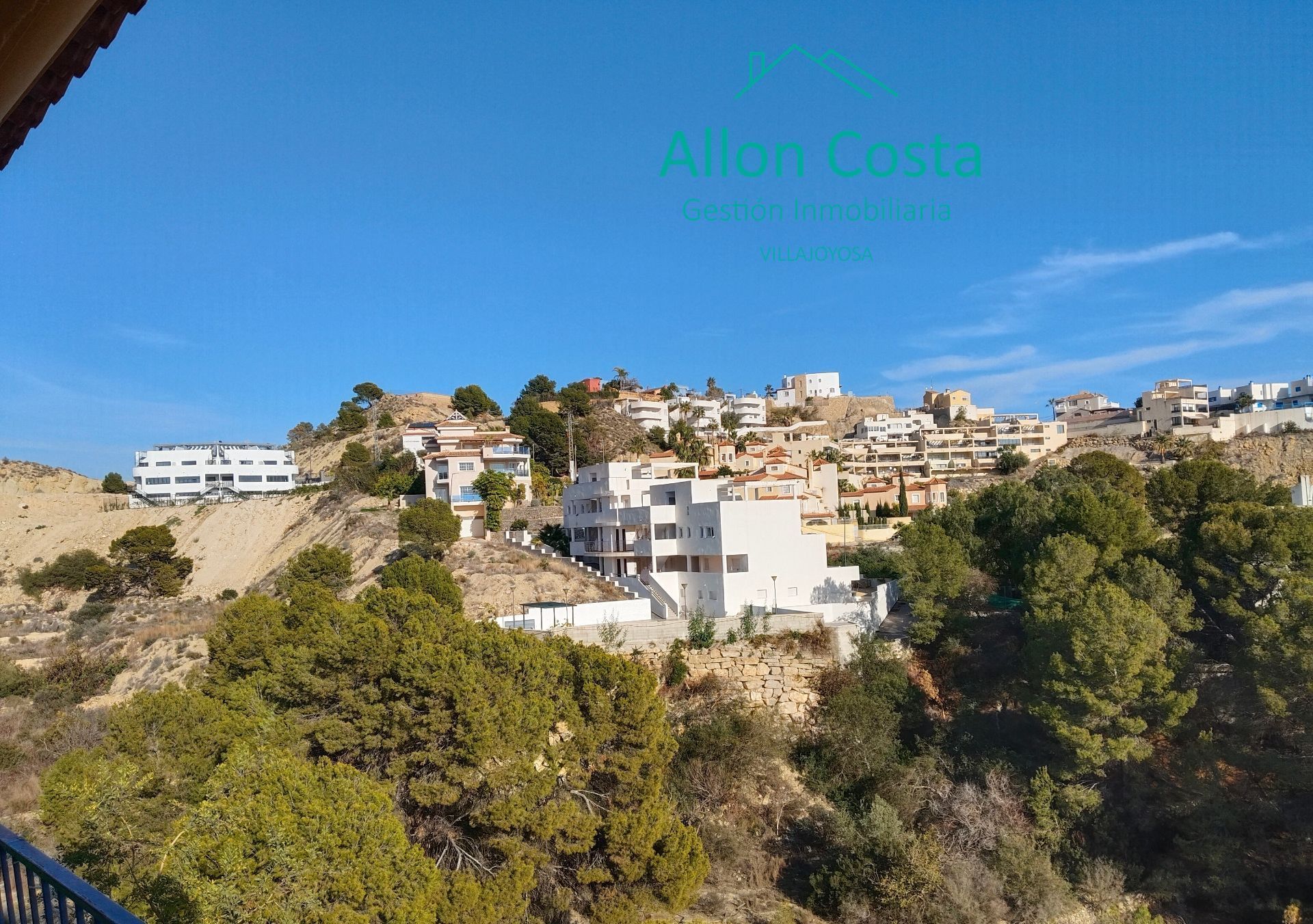 Vista exterior de Casa o xalet en venda en Villajoyosa / La Vila Joiosa amb Aire condicionat i Terrassa
