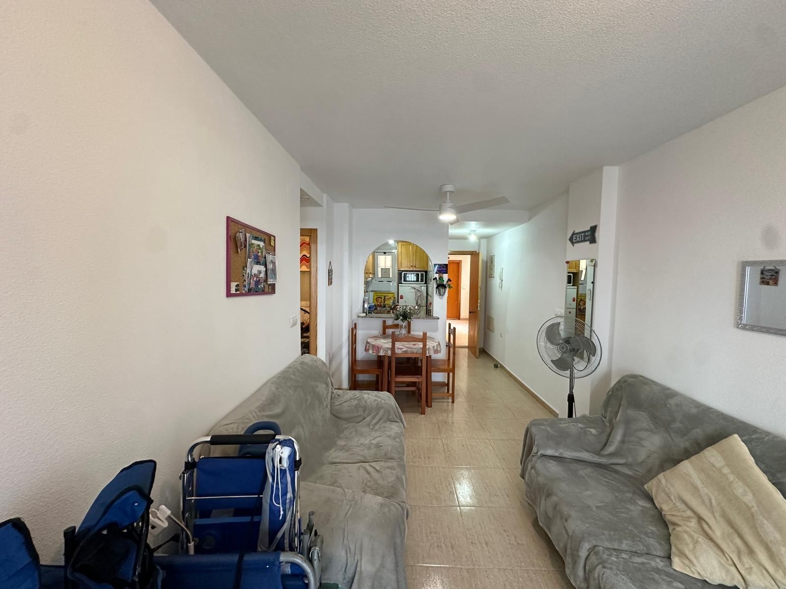 Sala d'estar de Apartament en venda en Torrevieja amb Moblat, Balcó i Piscina comunitària