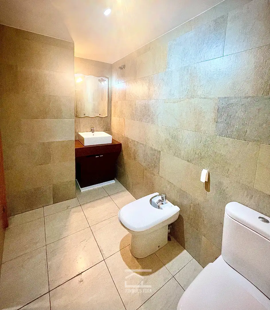 Baño de Piso en venta en Mataró con Trastero, Horno y Alarma