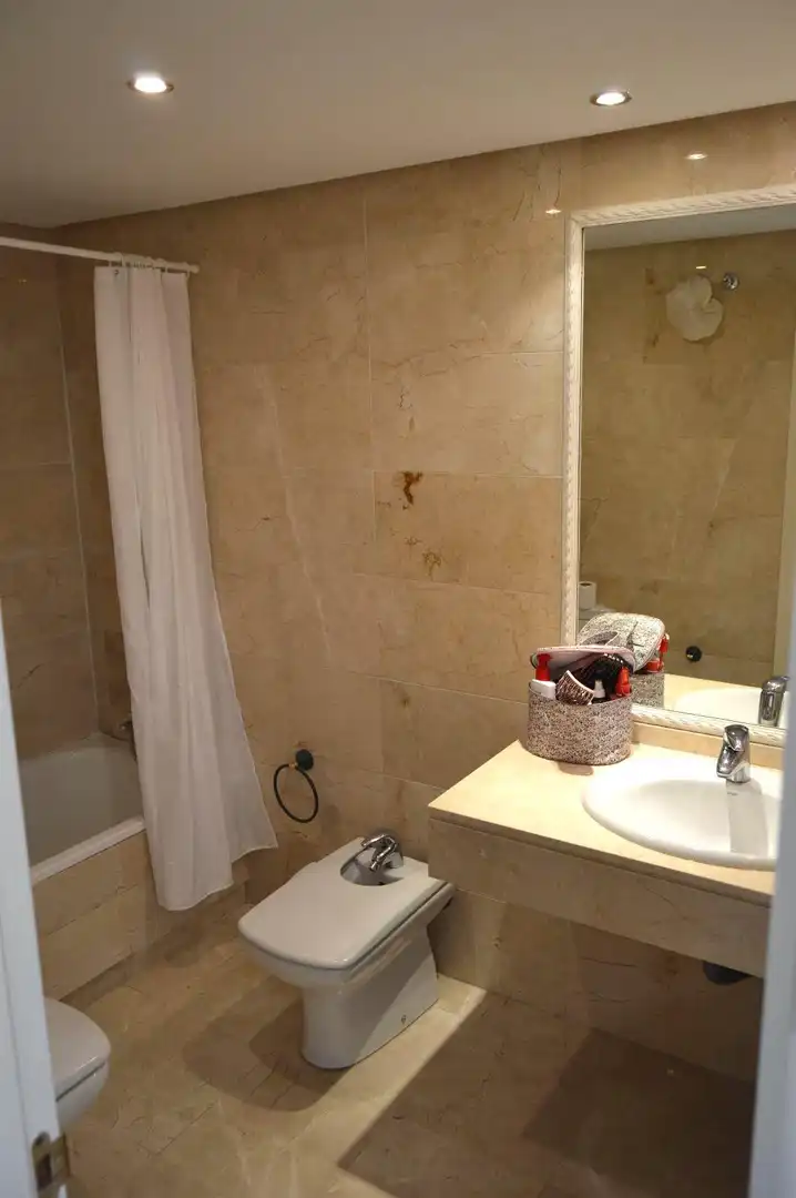 Badezimmer von Wohnungen zum Verkauf in Marbella mit Klimaanlage, Möbliert und Internet