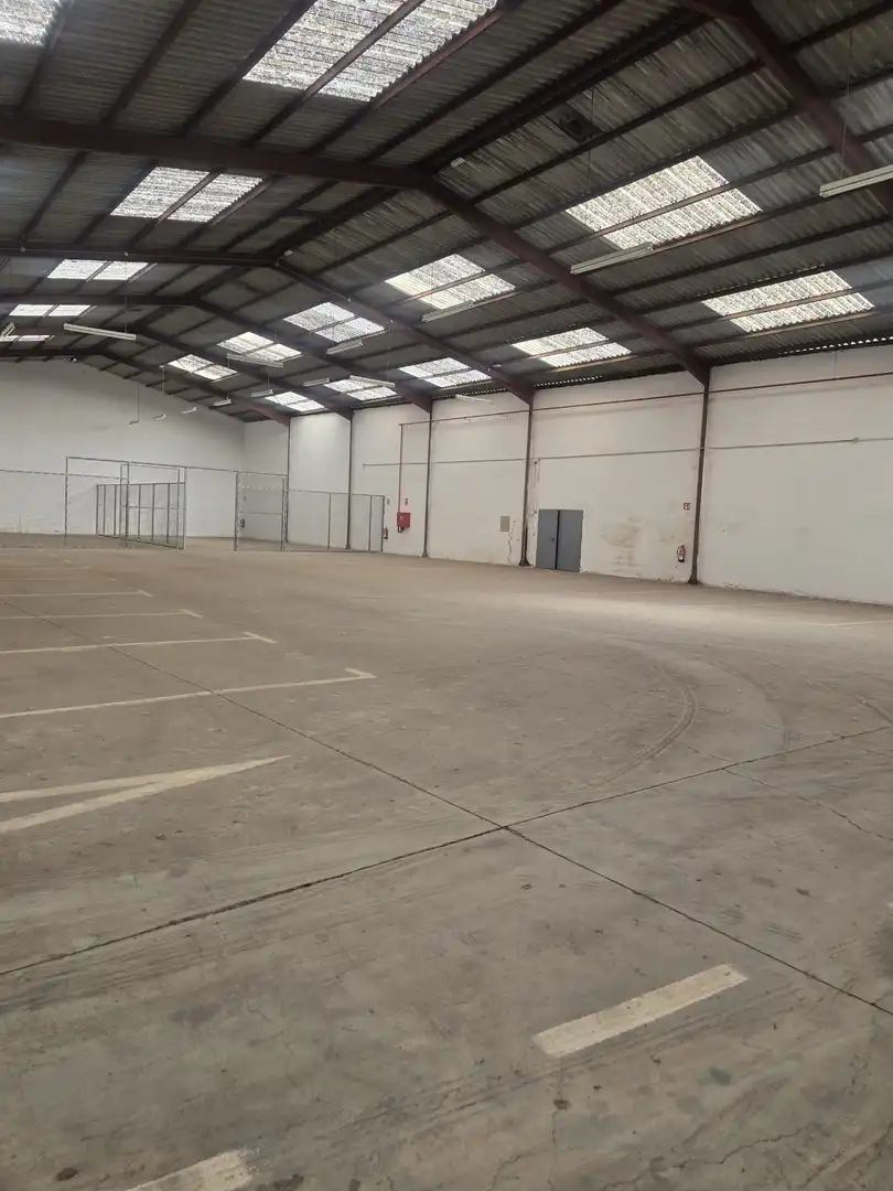Parkplatz von Fabrikhallen zur Miete in San Cristóbal de la Laguna
