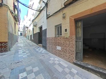 Casa amb balcó en venda a San Felipe - El Almendral - La Merced