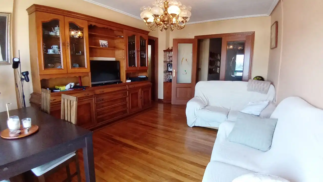Sala de estar de Piso en venta en Santurtzi  con Calefacción, Terraza y Amueblado