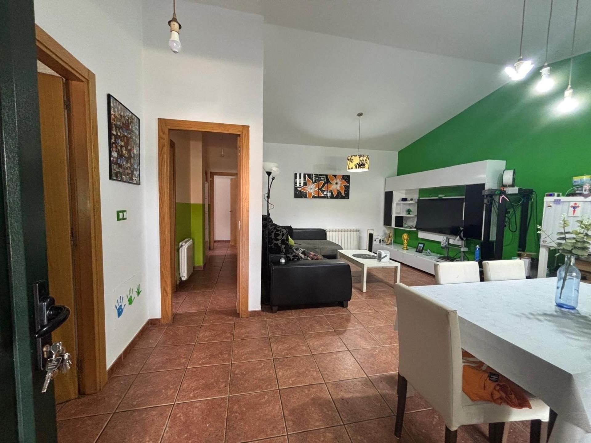 Sala d'estar de Casa adosada en venda en Ponteareas amb Terrassa i Piscina
