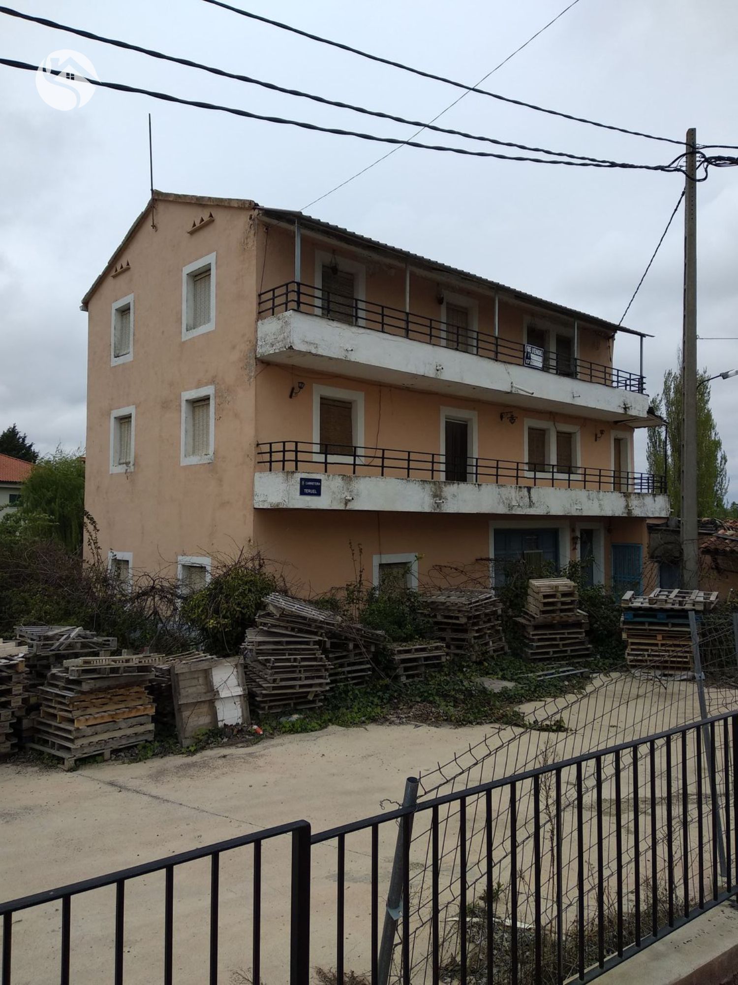 Vista exterior de Casa o xalet en venda en Fuentes amb Terrassa i Traster