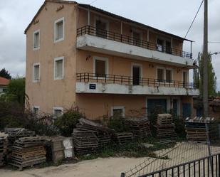 Vista exterior de Casa o xalet en venda en Fuentes amb Terrassa