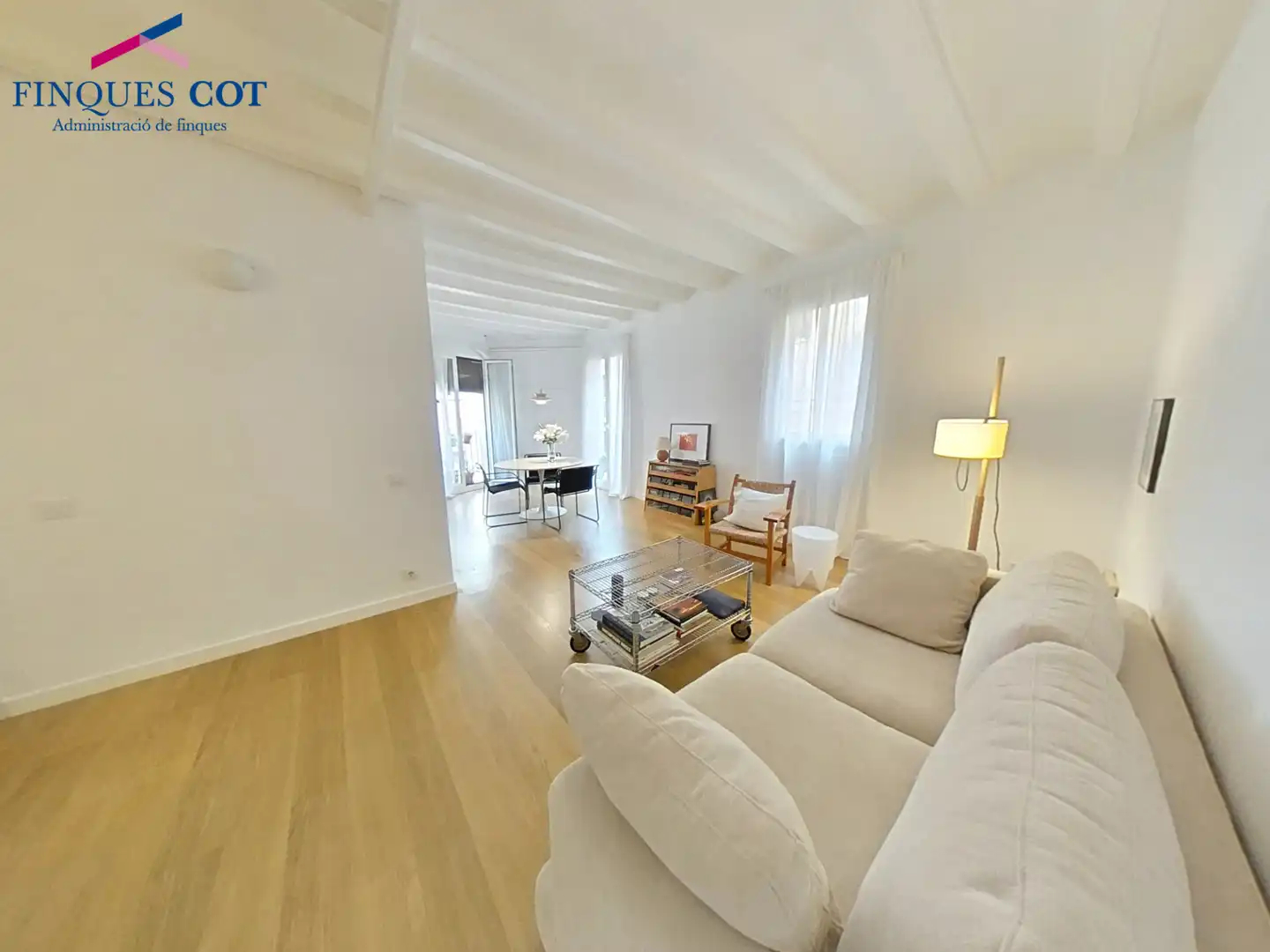 Sala d'estar de Pis en venda en Barcelona amb Forn i Balcó