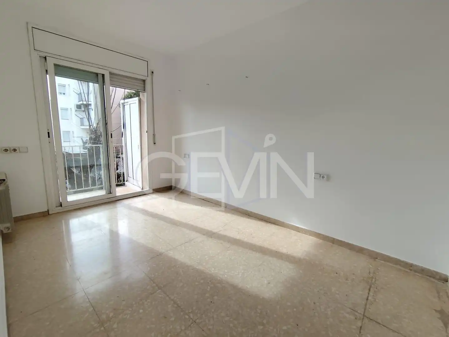 Sala de estar de Piso en venta en Santa Perpètua de Mogoda con Aire acondicionado, Trastero y Balcón