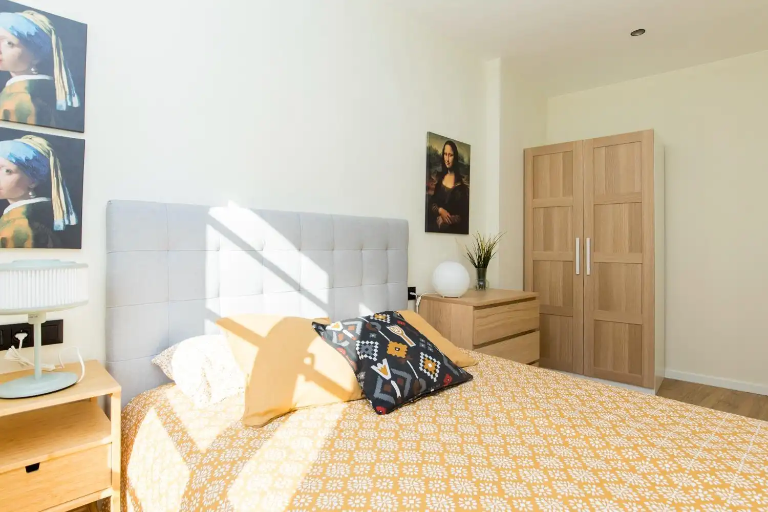 Bedroom of Flat for rent in Zaragoza  with Air Conditioner, Heating and Balcony