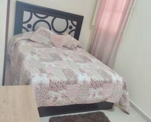 Dormitori de Apartament de lloguer en  Huelva Capital amb Terrassa i Moblat