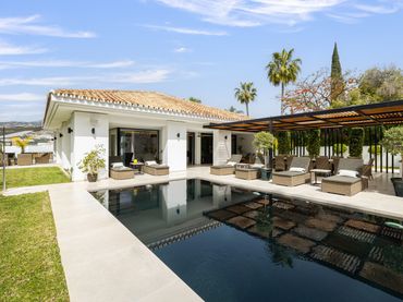 Casa amb balcó en venda a Nueva Andalucía