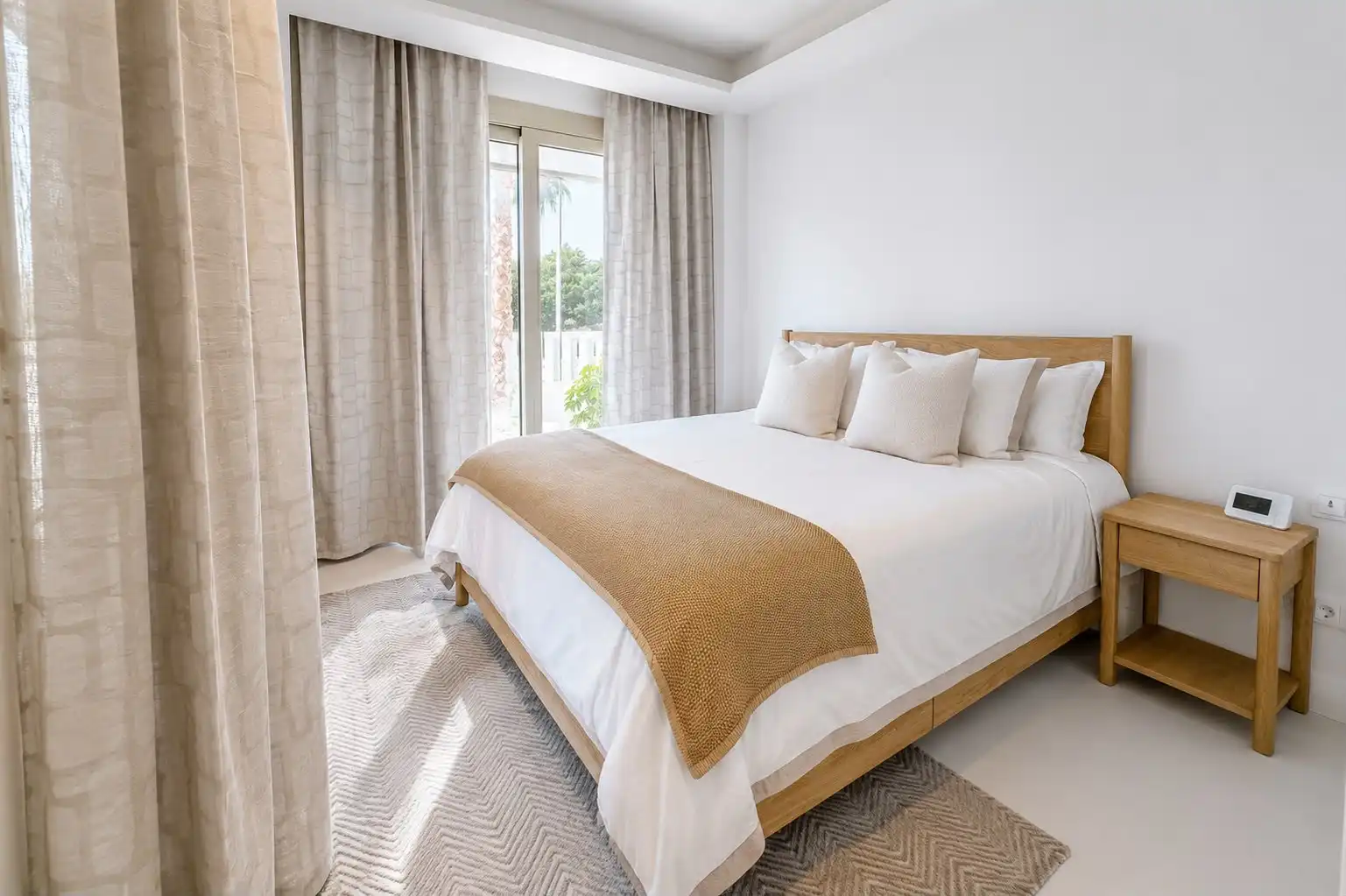 Dormitori de Apartament en venda en Marbella amb Aire condicionat, Terrassa i Traster