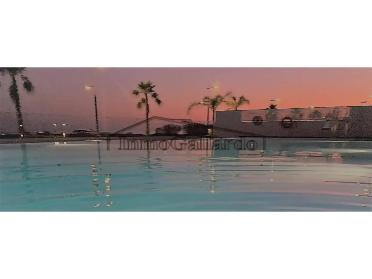 Piscina de Ático en venta en Torrox con Aire acondicionado, Terraza y Amueblado
