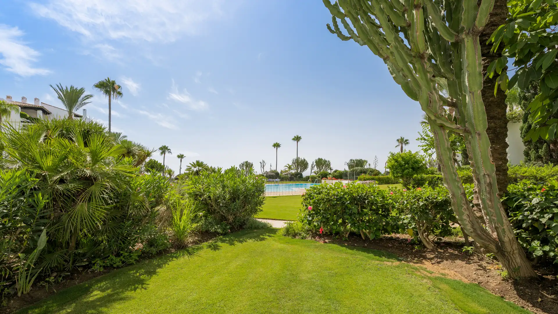 Jardín de Apartamento en venta en Estepona con Terraza, Amueblado y Piscina comunitaria