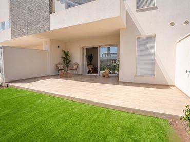 Baixos d'obra nova amb piscina en venda a Calle Catral