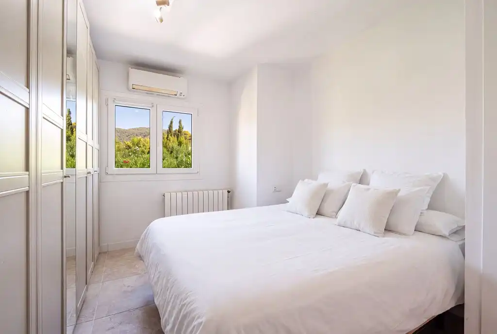 Bedroom of Detached homes for sale in Calvià  with Air Conditioner, Heating and Terrace