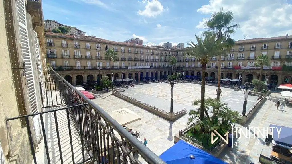 Vista exterior de Pis de lloguer en Bilbao  amb Balcó