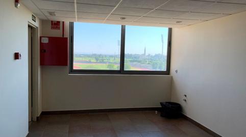 Foto 4 de Oficina de alquiler en  Zona Isla de la Cartuja, Santiponce, Sevilla