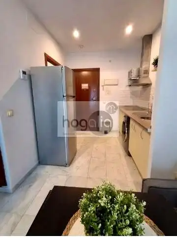 Cocina de Estudio de alquiler en Sevilla con Aire acondicionado, Terraza y Piscina