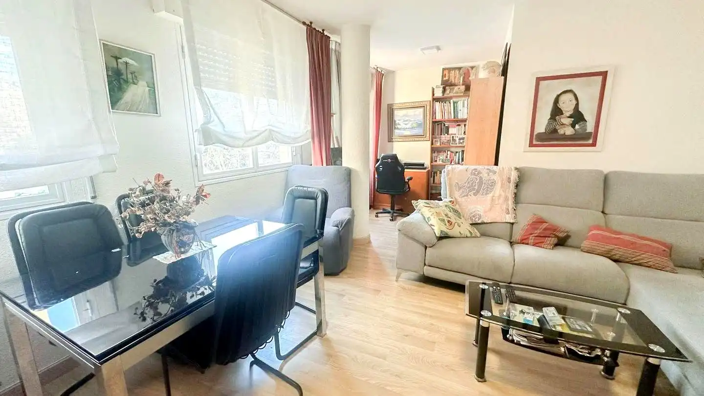 Sala d'estar de Pis en venda en  Logroño amb Calefacció, Traster i Moblat