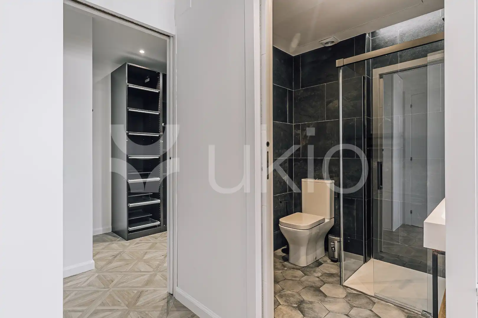 Bany de Apartament de lloguer en Barcelona amb Aire condicionat, Calefacció i Moblat